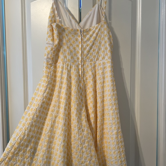 yellow floral sun dress - Picture 2 of 4